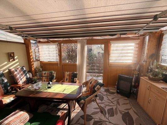 ...mit Blick auf die angrenzenden Nachbargärten