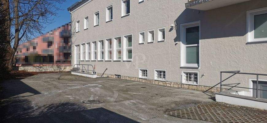 weitere Kunden-Parkplätze