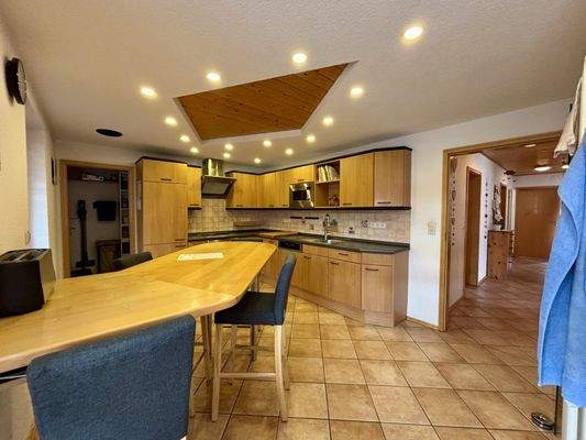 Küche mit Zugang zur Dachterrasse