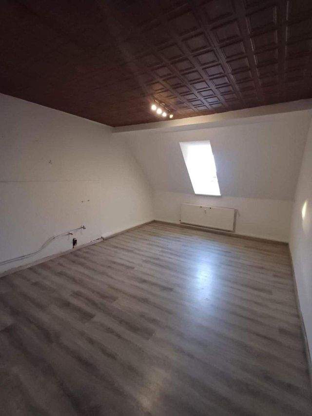Einbauküche möglich! Renovierte 4-Zimmer-Dachgeschosswohnung (111 m²) – viel Platz zum Wohlfühlen - Foto 3