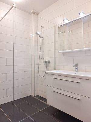 Gebäude Altenteil | Saniertes Duschbad