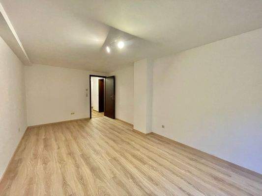 Die beiden großen Zimmer im UG sind als Wohnräume gedacht und sehr schön nutzbar: