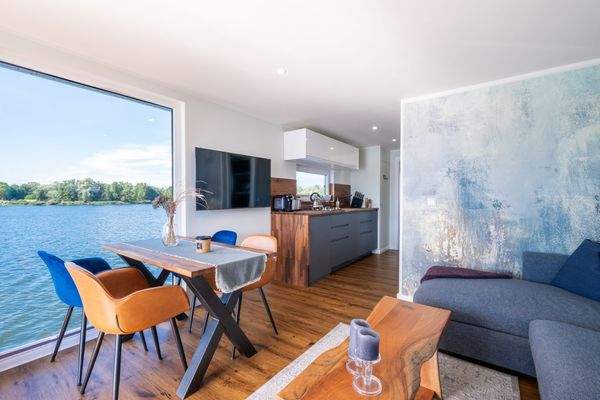 Offener Wohn- &amp; Essbereich