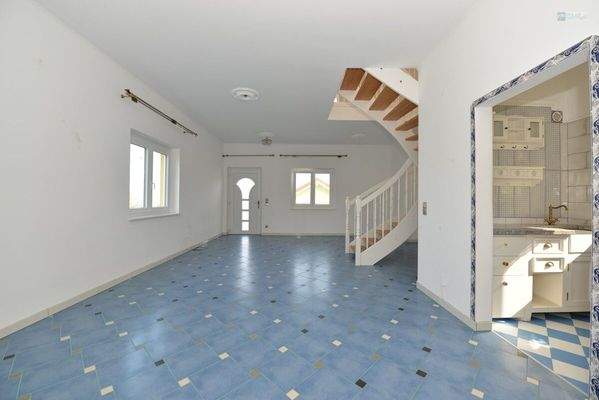 Wohnzimmer mit Küchenanschlüssen