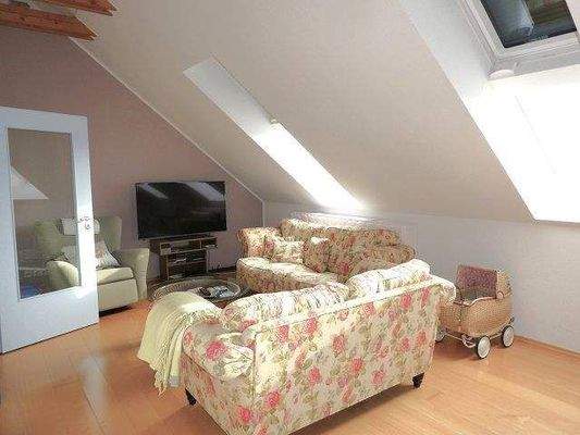 DG: 3-Zimmer (inkl. offener Küche) 