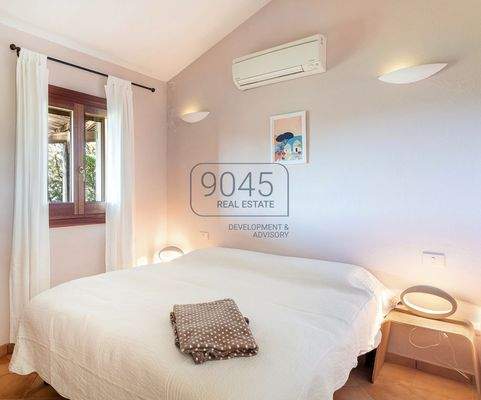 Exklusive Villa mit Meerblick, Pool und Dependance in Arzachena – Sardinien