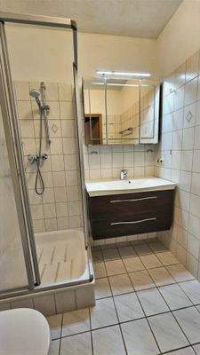 Duschkabine mit Eckeinstieg