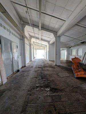 Haupthalle Richtung Tor