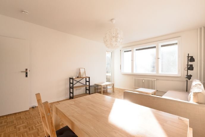 Sonnige Balkonwohnung mit herrlichem Grünblick, 3,5 Zimmer, 2. OG, Lift und Garage!