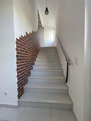 Treppenhaus mit Zugang zur Wohnung