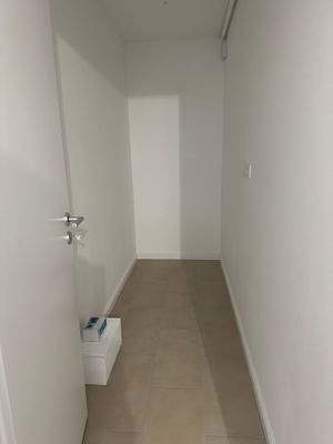 Flur mit Abstellraum.jpeg