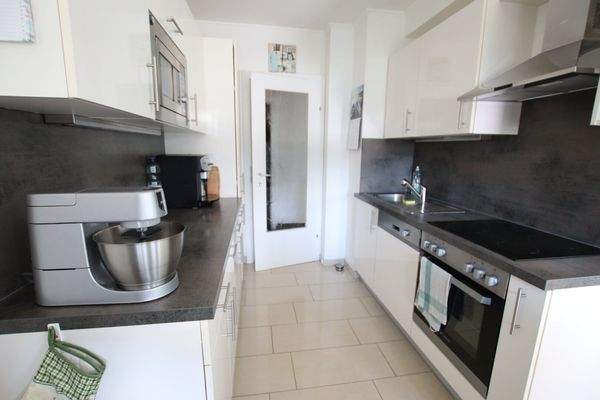 Traumhafte, neuwertige 3 Zi Gartenwohnung mit 400m² Eigengarten in Waidmannsdorf mit Tiefgarage