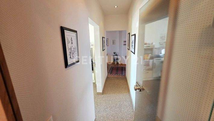 Flur mit Steinteppich