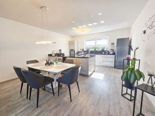 Offener Koch- und Essbereich