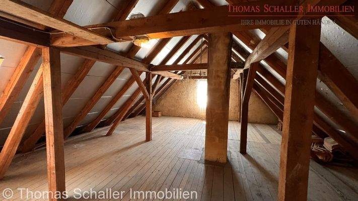 Dachboden zum möglichen  Ausbau 
