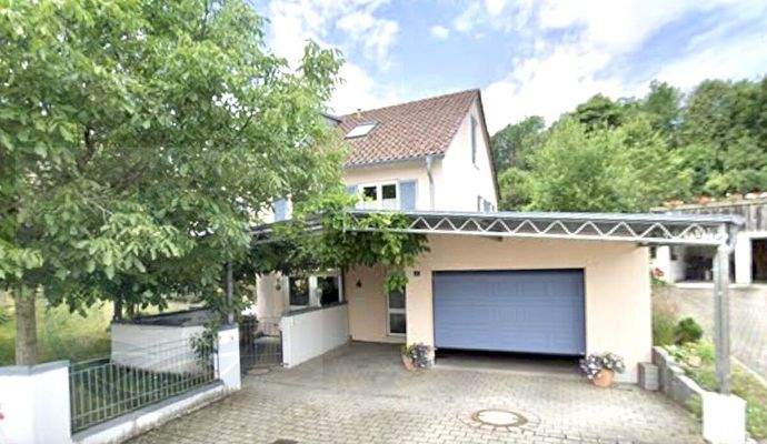 Sehr ruhige und schöne Ortsrandlage