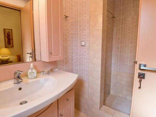 Kreta, Roussospiti: Einzigartige Villa mit separatem Apartment auf großem Grundstück mit Pool zu verkaufen