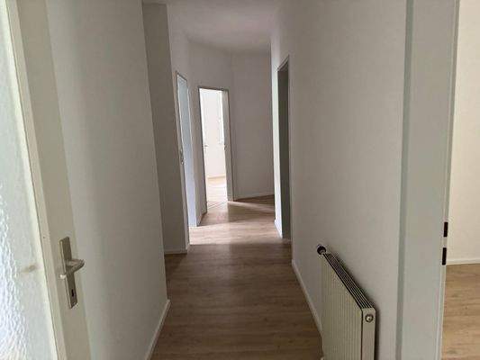 3 Zimmer gut aufgeteilt