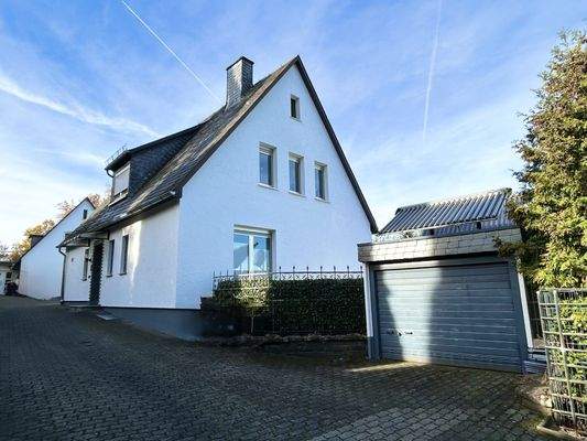 Frontansicht mit 1. Garage