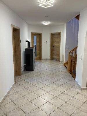 EG Flur, Ofen Treppenhaus.JPG