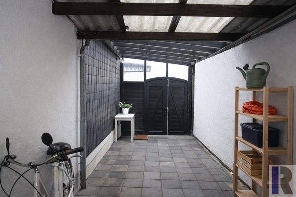 Innenhof und Zugang zum Garten