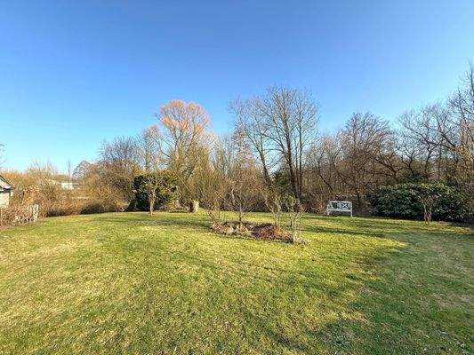 weitläufiger Garten