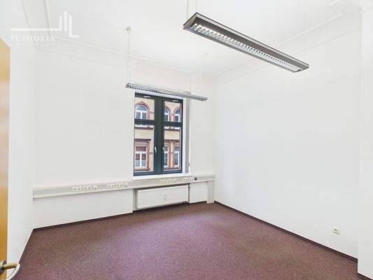 CAM03352G0-PR0052-STILL007