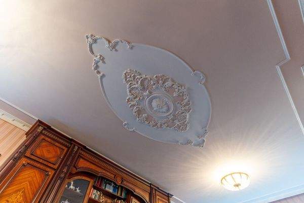 Originaler Deckenstuck