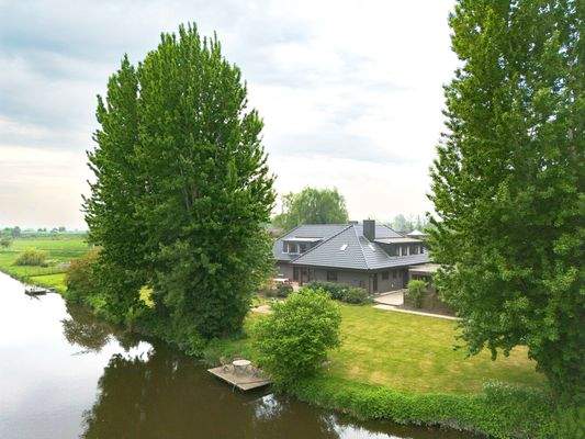 Hausansicht vom Wasser