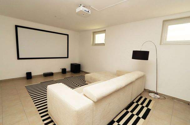 Keller Hobbyraum.JPG