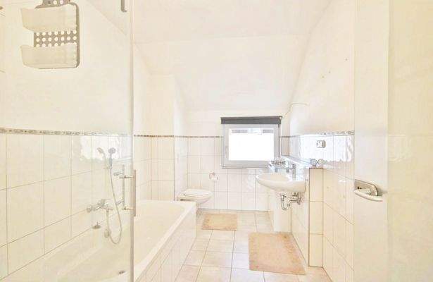 Badezimmer - Wohnung - Nr. 4 - Neubau  (DG)