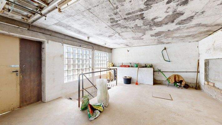 Raum hinter Doppelgarage