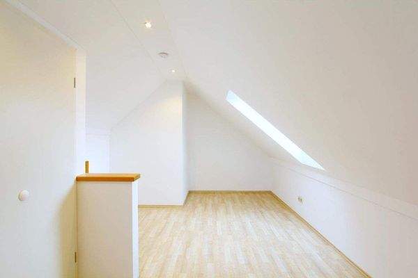 Schlaf-/ Kinderzimmer 3