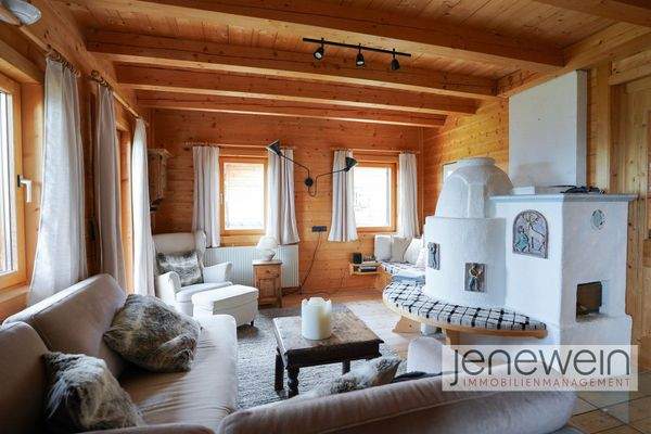 Wohnzimmer_Kachelofen