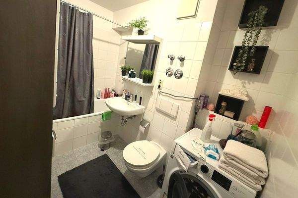 Badezimmer mit Waschmaschinenanschluss