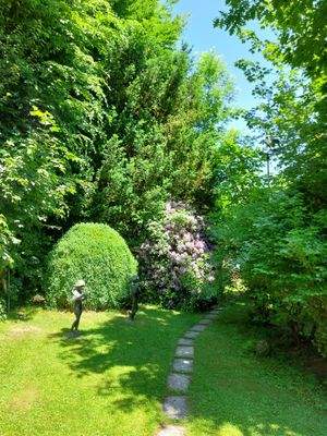 LeBa aussen Park 1.jpg