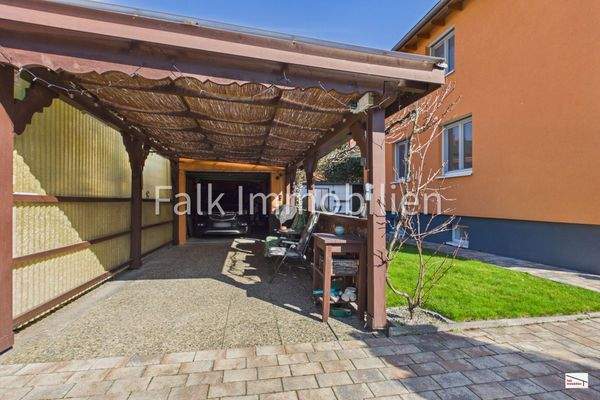 Carport und Garage