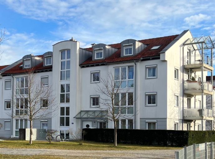 Neuwertige, komfortable, großzügige Dachstudio-Wohnung mit herrlichem Balkonausblick in Toplage Baldham