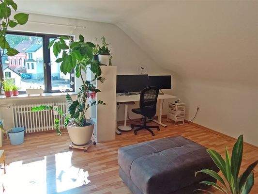 Arbeits-/Kinderzimmer DG