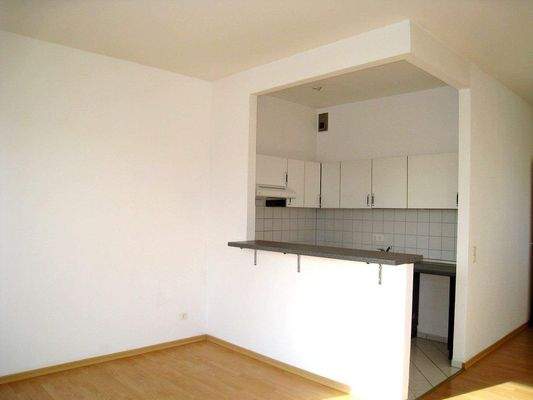 Wohnzimmer - mit offener Küche.jpg