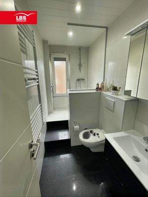 Bad mit Dusche - 1. OG