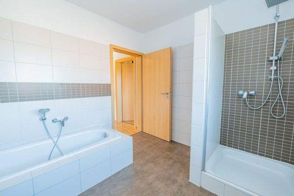 Doppelhaus 2 Rechts - Badezimmer OG