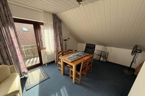 Zimmer mit Balkon im DG 1