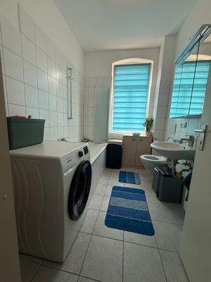 Tageslichtbad mit WaMa-Anschluss und Wanne