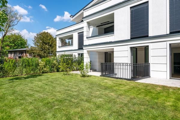 Südterrasse und Privatgarten