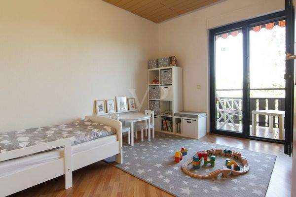 Zimmer 2 im Obergeschoss (KI)