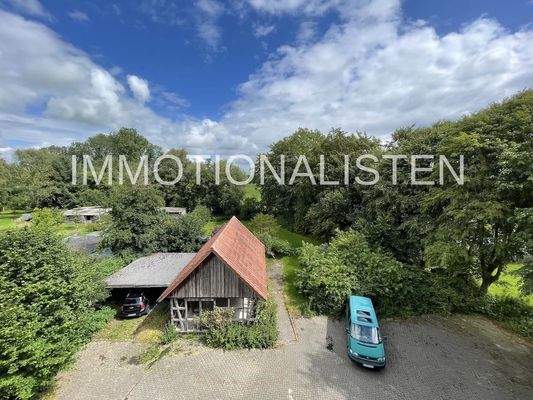 Dachgeschosswohnung - Blick auf Baugrundstück