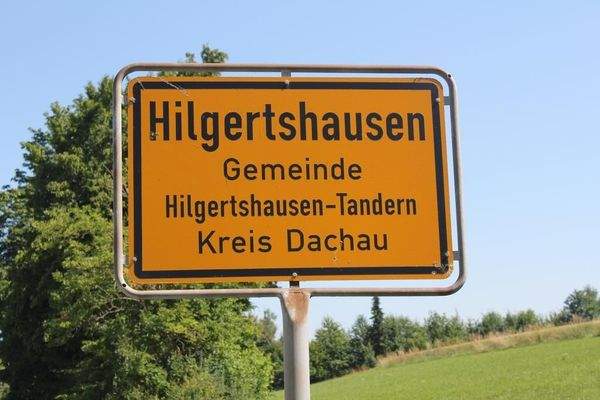 Ortsschild Hilgertshausen