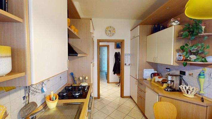 Meran-Merano-Trilocale-Dreizimmerwohnung-in-vendita-vendesi-zu-verkaufen-Balkon-balcone