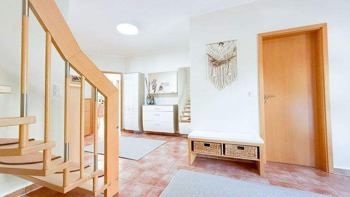 Helles und offenes Foyer